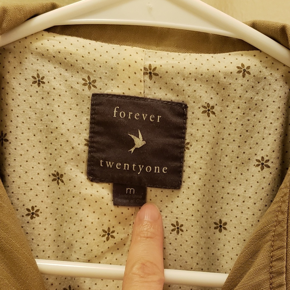 FOREVER 21. - Picture 3 of 6